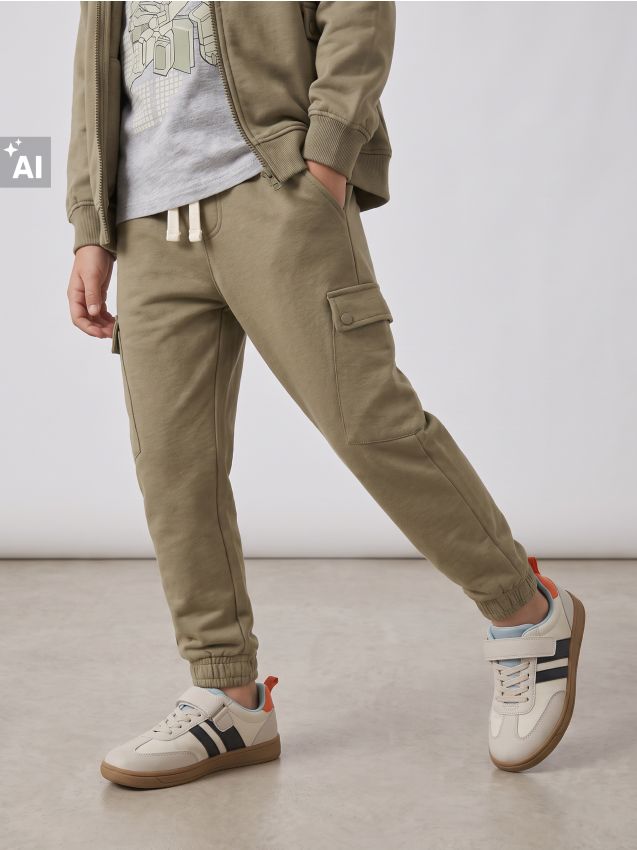 Sinsay - Pantaloni jogger loose din bumbac - verde-maroniu