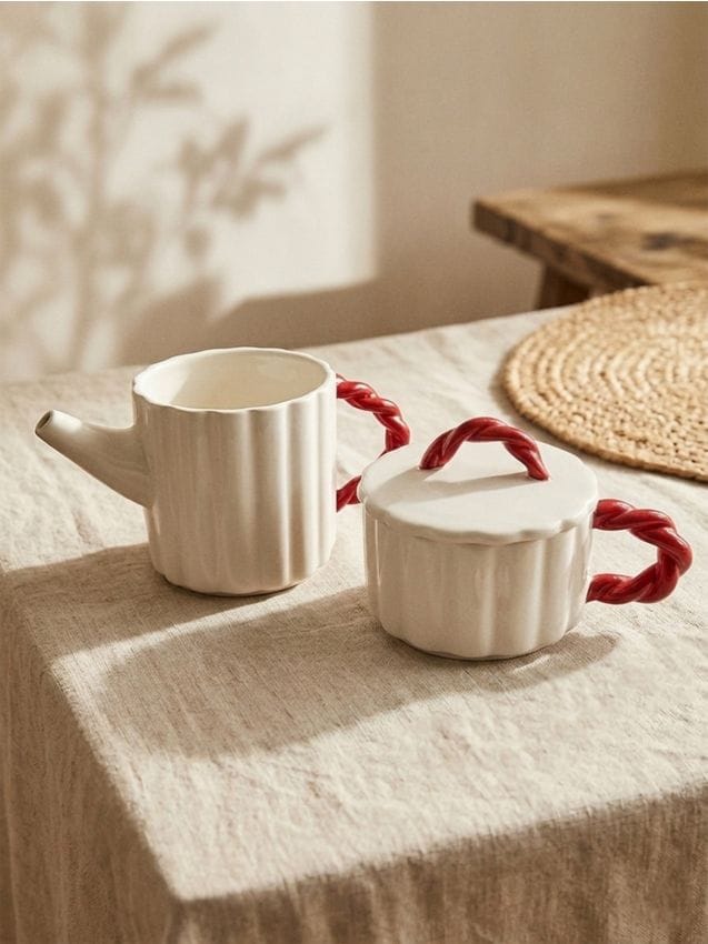 Sinsay - Set carafă și cană striate cu mâner împletit 2 pack - roșu