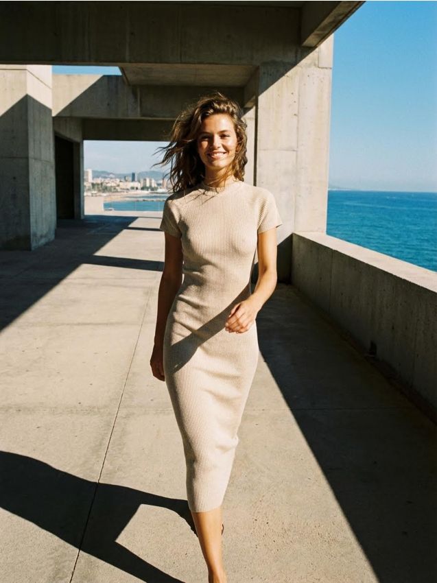 Sinsay - Rochie midi tricotată cu mâneci scurte - galben-pal