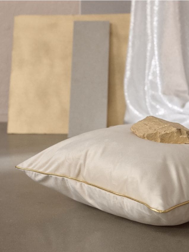 Sinsay - Fată de pernă decorativă cu bordură decorativă - auriu