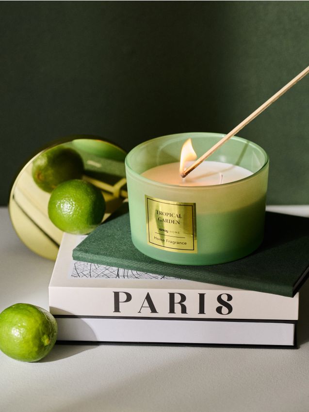 Sinsay - Lumânare parfumată Tropical Garden - verde-pal