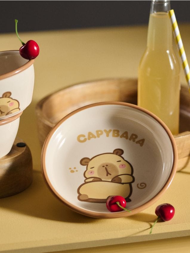 Sinsay - Farfurie ceramică cu motiv de capibară - bej