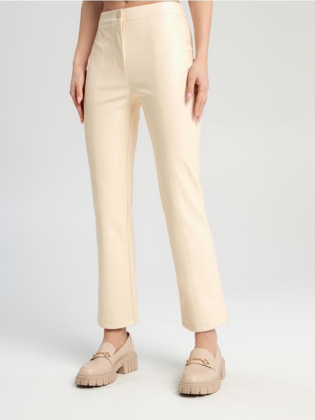 Sinsay - Pantaloni cu efect de piele - nude