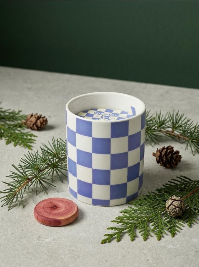 Sinsay - Lumânare parfumată Cedarwood & Cypress - albastru