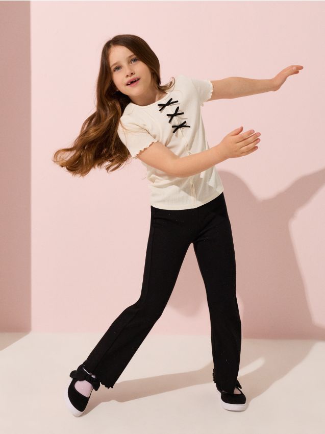 Sinsay - Tricou din bumbac din tricot canelat cu fundițe decorative - crem