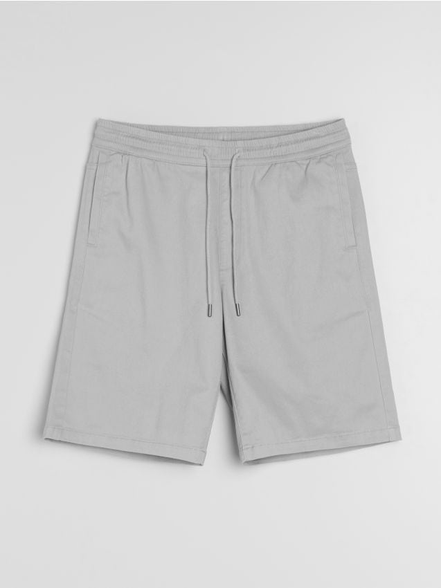 Sinsay - Pantaloni scurți jogger, cu conținut ridicat de bumbac - nude