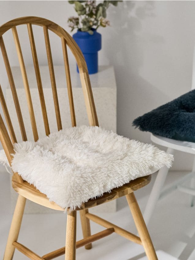 Sinsay - Pernă pentru scaun din blană artificială - crem