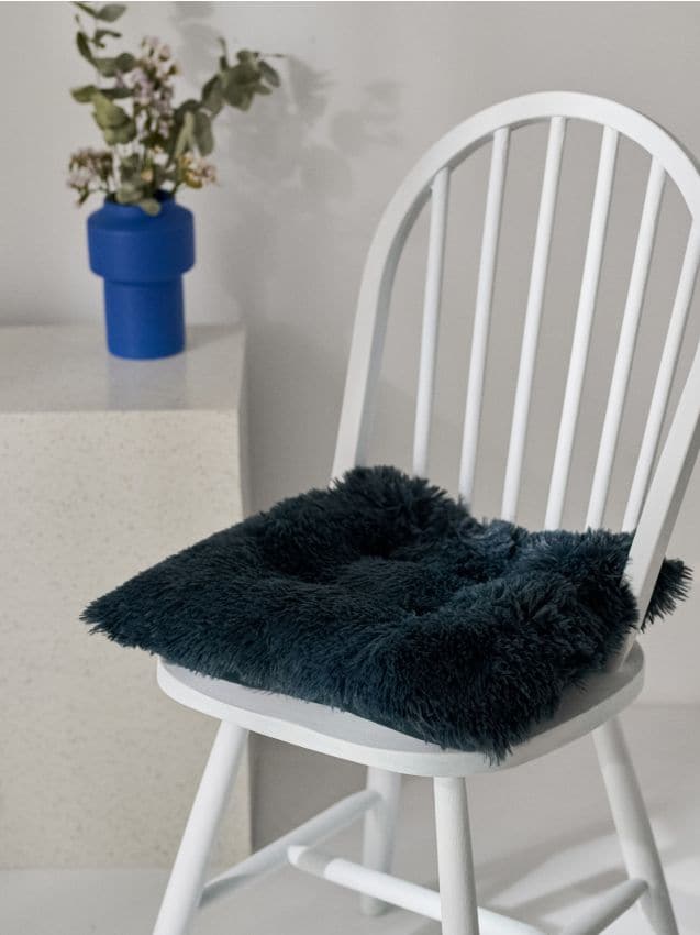 Sinsay - Pernă pentru scaun din blană artificială - gri-închis