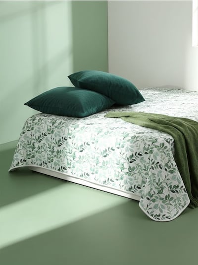 Voodikate taimse motiiviga