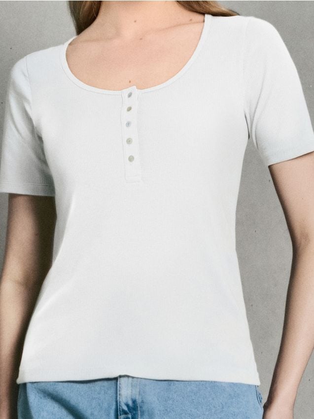 Sinsay - Rebrované tričko s gombíkmi - biela