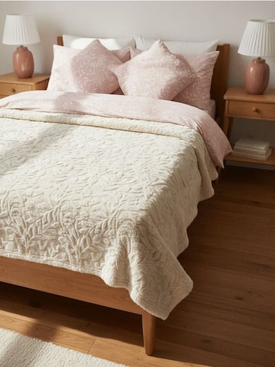 Prekrivač za krevet s biljnim uzorkom