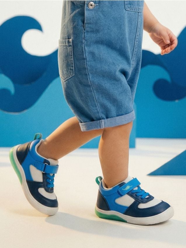 Sinsay - Sneakers cu talpă LED luminoasă și branț din piele - multicolor