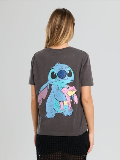Тениска с щампа на гърба Stitch