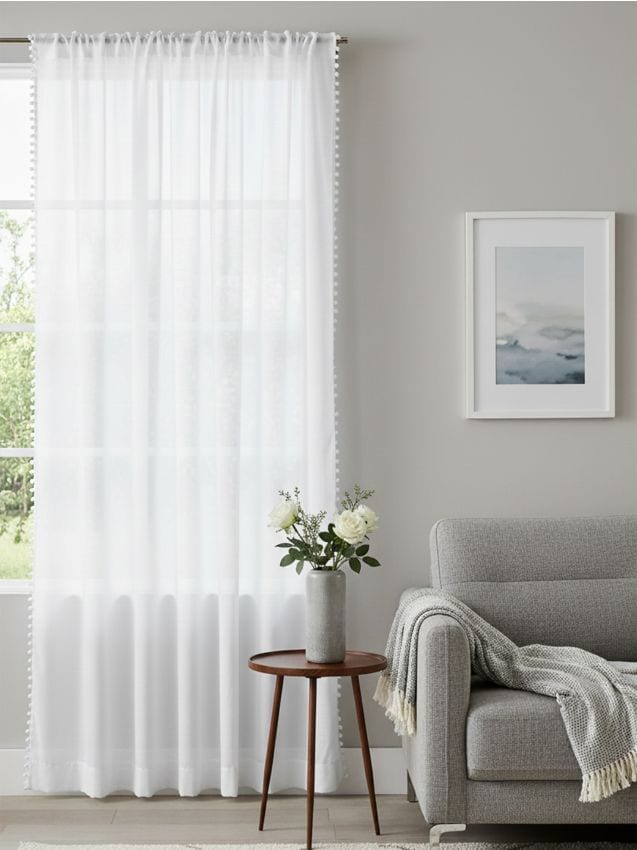 Sinsay - Draperie simplă pe inele cu pompoane - alb