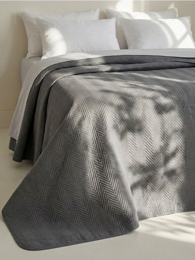 Sinsay - Cuvertură matlasată pentru pat - gri-închis