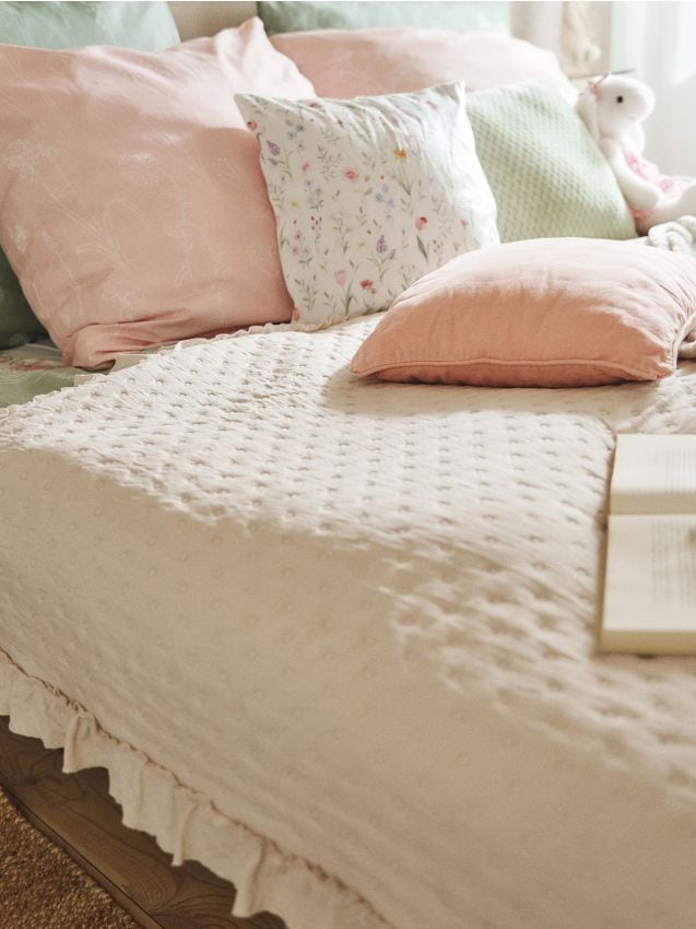 Sinsay - Cuvertură matlasată cu volan - bej