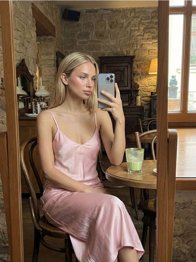 Sinsay - Satynowa sukienka na ramiączkach - różowy