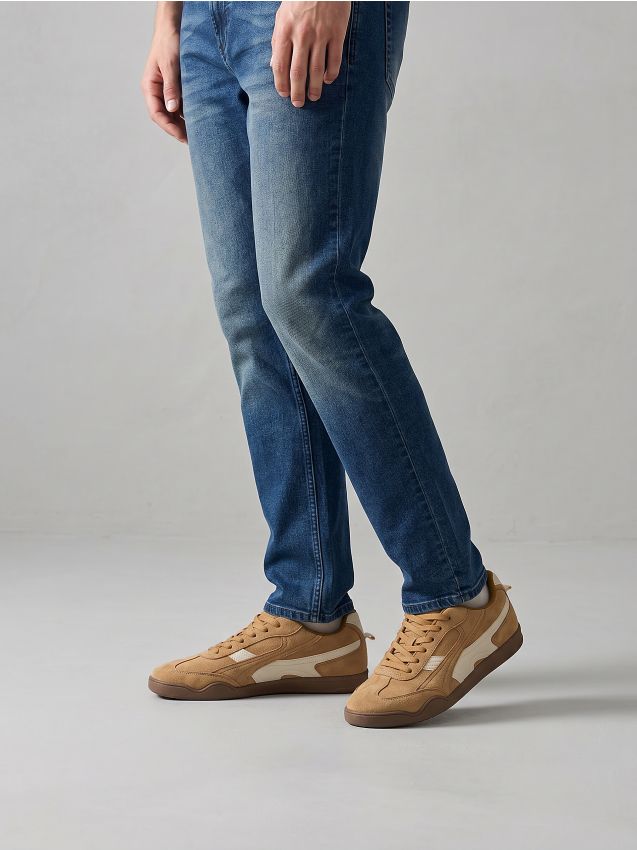 Sinsay - Sneakers cu șireturi din imitație de piele întoarsă - arămiu