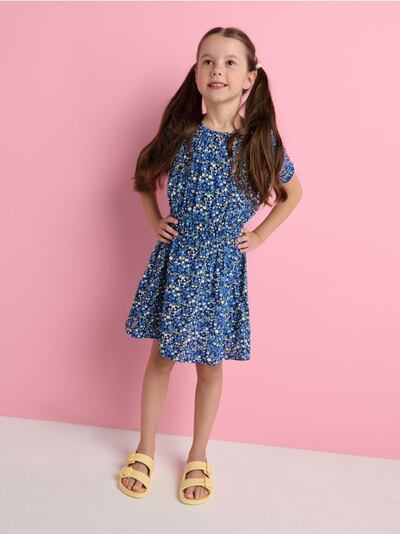 Šaty s kvetinovým vzorom