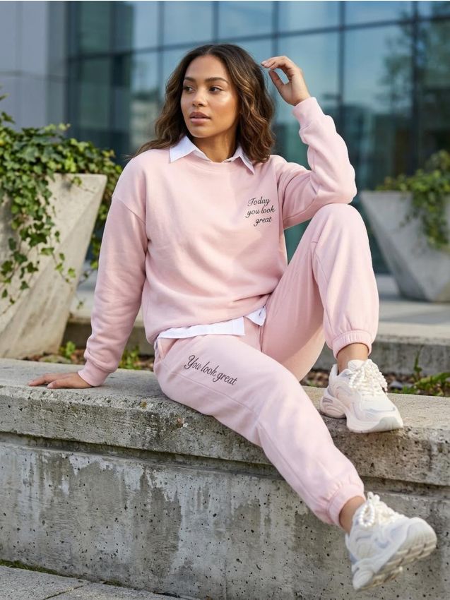 Sinsay - Spodnie jogger z miękkim wnętrzem - różowy