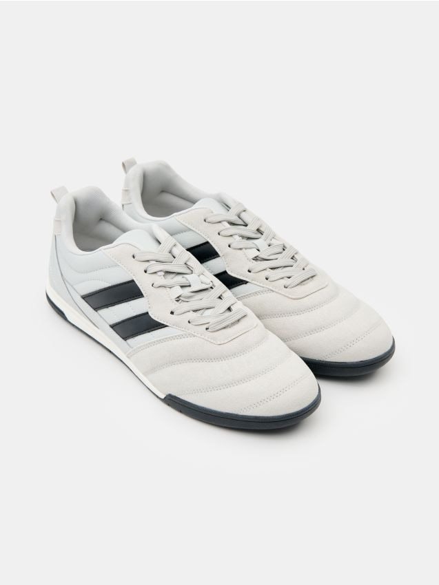 Sinsay - Sneakers din imitație de piele întoarsă cu benzi contrastante - gri deschis