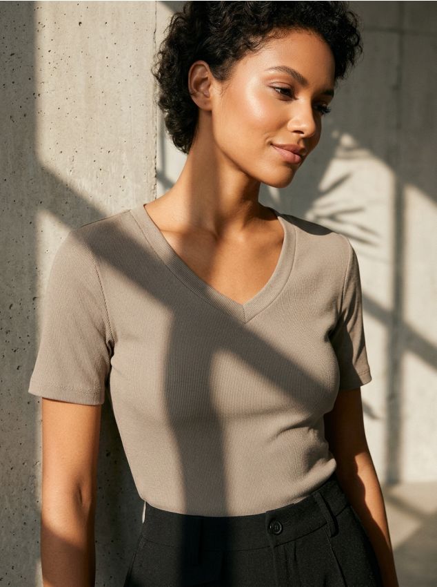 Sinsay - Tricou cu decolteu în „V” - bej