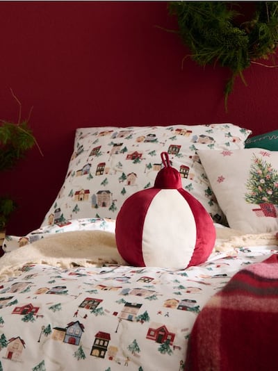 Spilvens ar Ziemassvētku motīvu