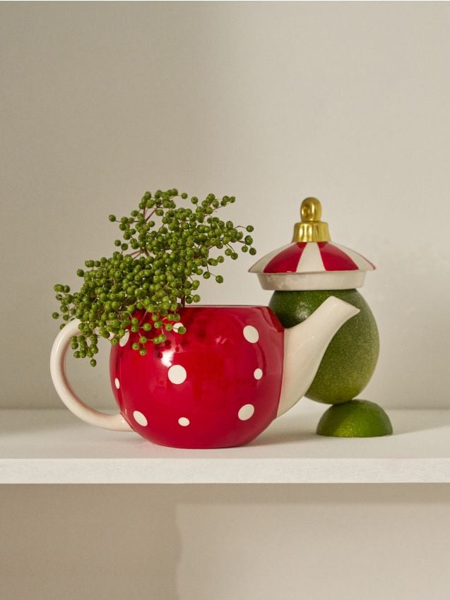 Sinsay - Vianočný čajník s motívom vianočnej gule - červená