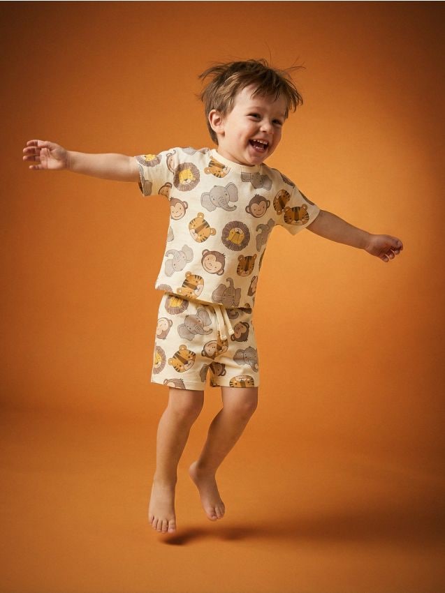 Sinsay - Compleu cu tricou și pantaloni scurți - crem