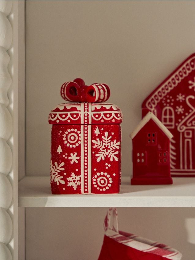 Sinsay - Vianočná nádoba na potraviny s vekom v tvare darčeka - červená