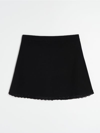 Kootud mini seelik pitsiga