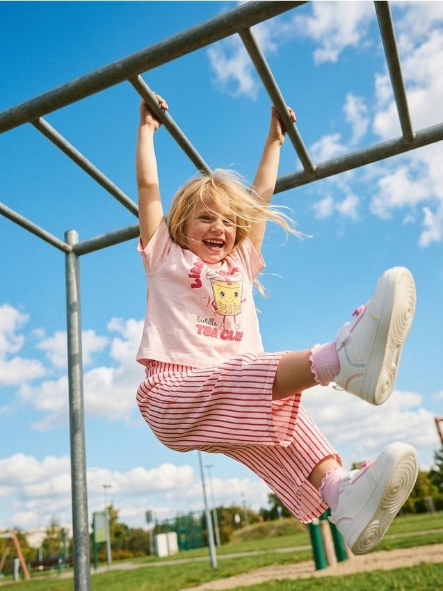 Sinsay - Pantaloni din țesătură cu dungi - roz