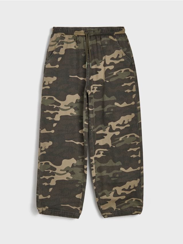 Sinsay - Blugi oversize cu imprimeu camuflaj - multicolor