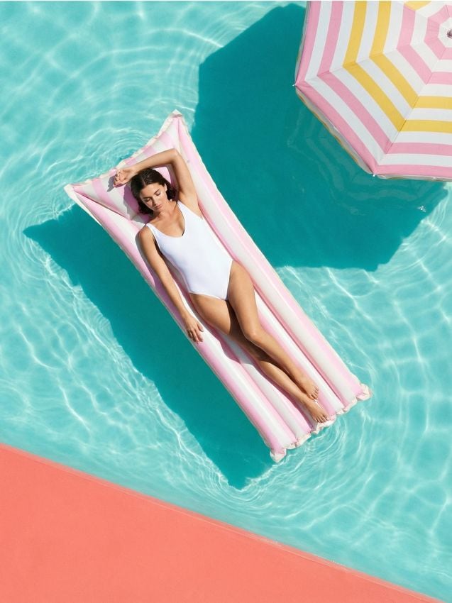Sinsay - Saltea gonflabilă de apă cu model în dungi - roz-pastel