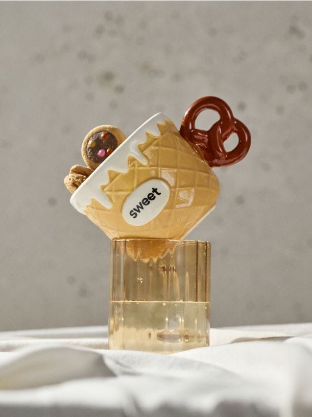 Sinsay - Cană în formă de vafă cu inscripția sweet - multicolor