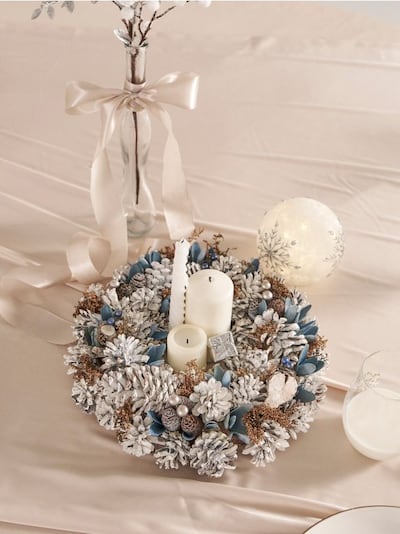 Wieniec dekoracyjny z motywem zimowym