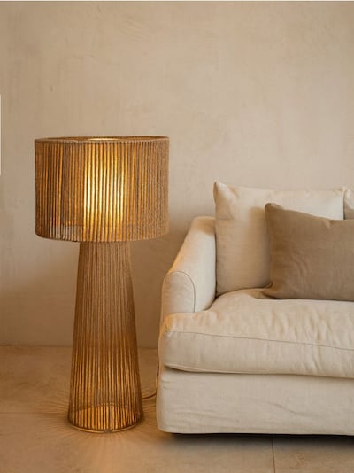 Stojalna svetilka v boho stilu