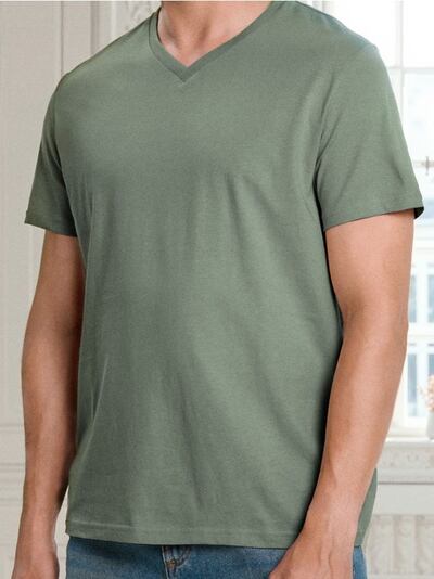 Футболка basic з V-подібним викотом