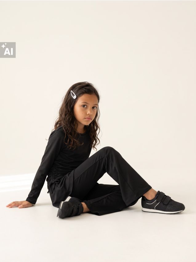 Sinsay - Pantaloni flare cu strat care imită o fustă - negru