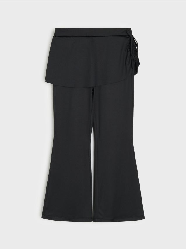 Sinsay - Pantaloni flare cu strat care imită o fustă - negru