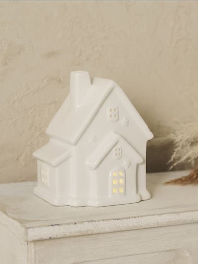 Osvetljeni ukras u obliku kuće