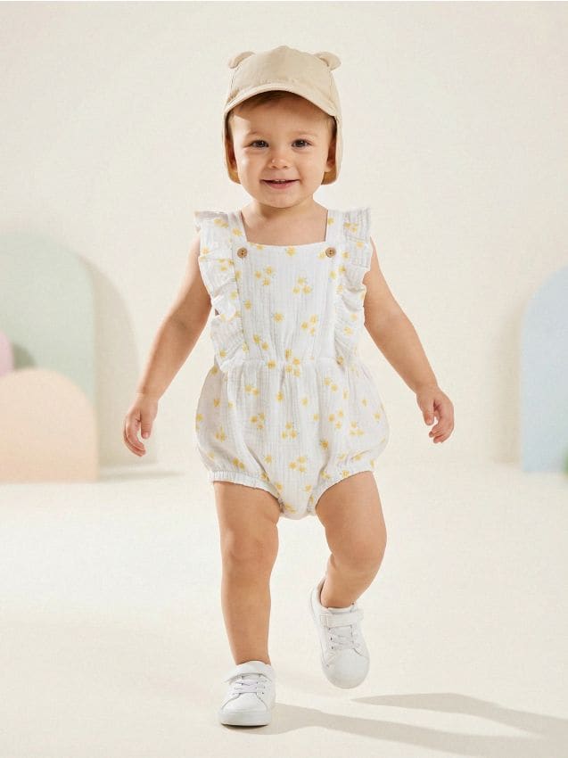 Sinsay - Body cu elastic la piciorușe din țesătură structurală cu flori - alb