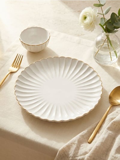 Ühevärviline taldrik