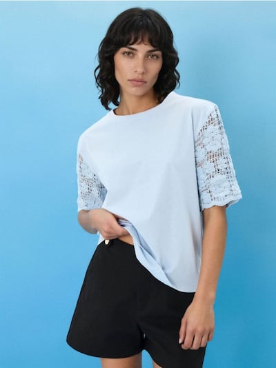 Блуза с декоративен къс crochet ръкав