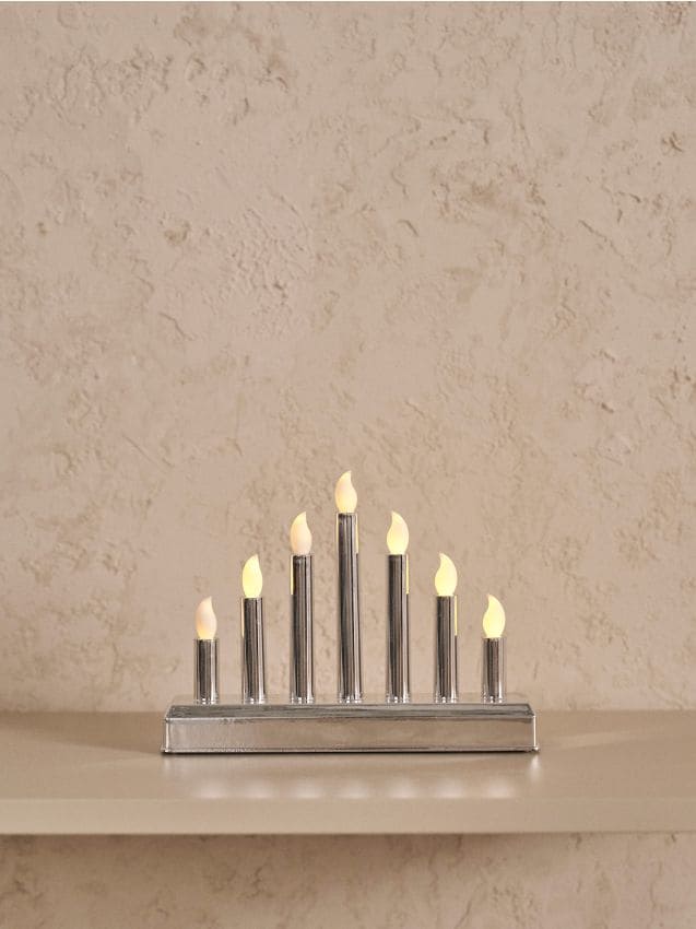 Sinsay - Dekoratívna LED lampa v tvare svietnika - strieborná