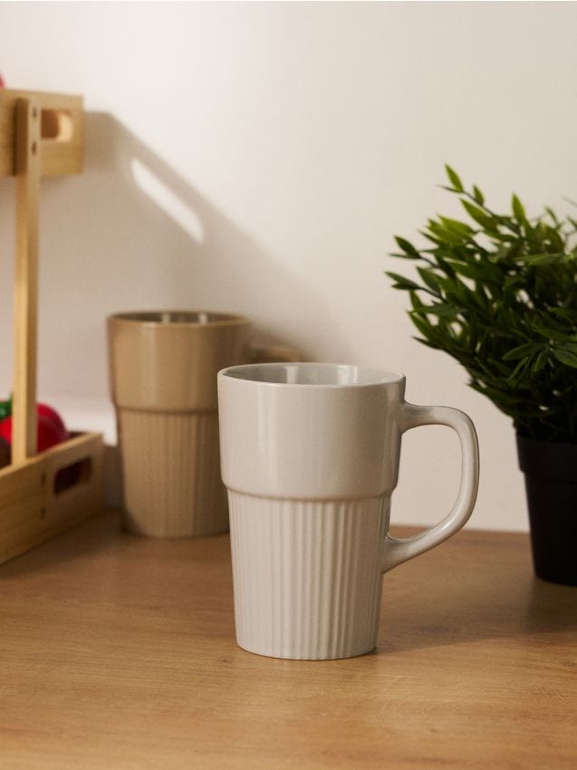 Sinsay - Cană ceramică cu model striat - gri deschis