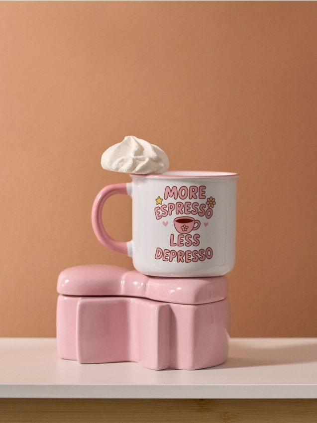 Sinsay - Keramický hrnček s nápisom „more espresso less depresso“ - viacfarebná