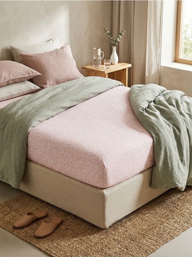 Sinsay - Cearșaf cu elastic cu model vegetal - roz-pastel