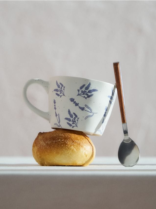 Tazza in ceramica con motivo vegetale - lavanda