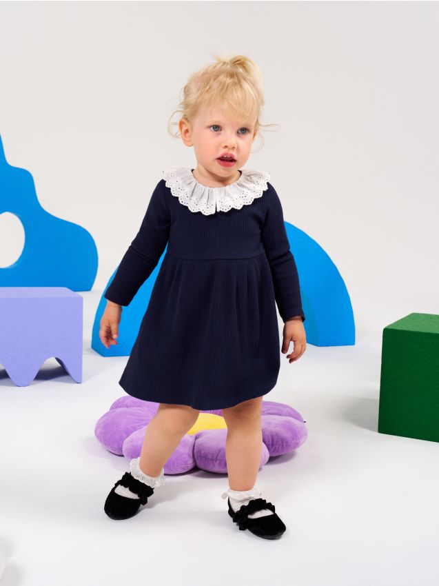 Kleid mit dekorativem Kragen - SINSAY